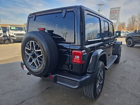 New 2026 Jeep Wrangler Unlimited Sahara AWD/4WD image 9
