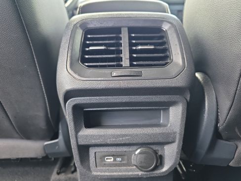 Used 2024 Volkswagen Tiguan SE FWD image 17