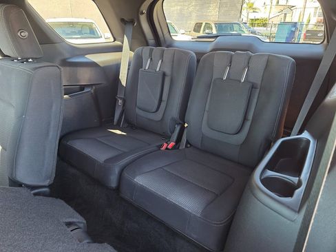 Used 2017 Ford Explorer XLT image 18
