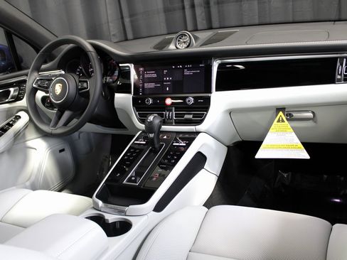 New 2026 Porsche Macan image 22