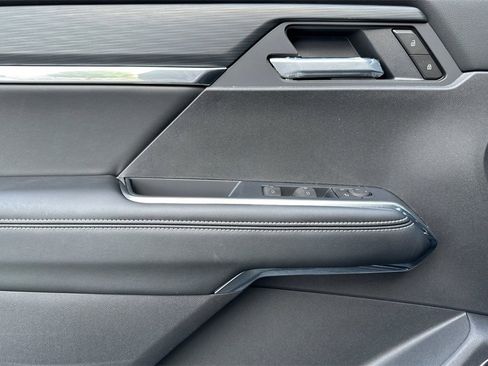 New 2025 GMC Acadia Elevation w/ Elevation Premium Package image 9