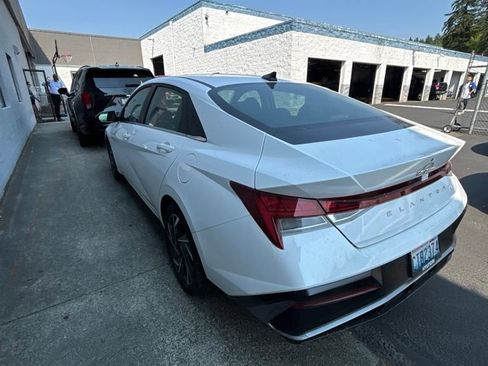 Used 2025 Hyundai Elantra SEL FWD image 3