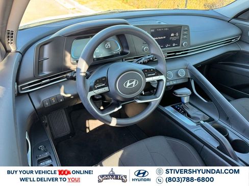 Certified 2025 Hyundai Elantra SE image 17