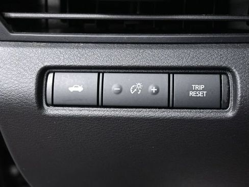 Used 2025 Nissan Altima 2.5 SV FWD image 33