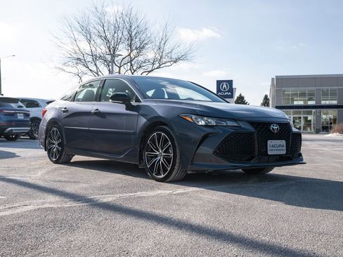 Used 2019 Toyota Avalon XSE image 2