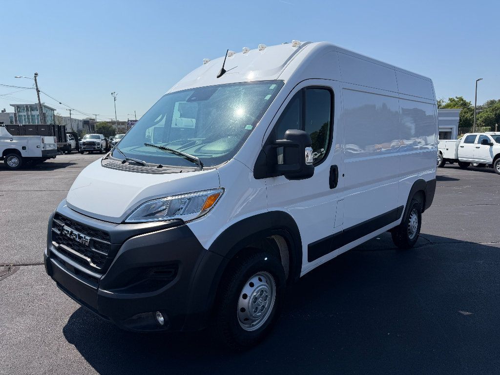 Used 2025 RAM ProMaster 2500 w/ Convenience Group FWD image 4