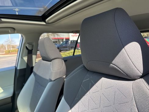 Used 2020 Toyota RAV4 XLE w/ Convenience Package image 9