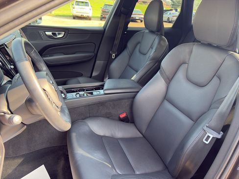 Used 2024 Volvo XC60 B5 Plus AWD/4WD image 12