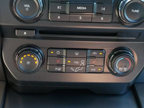 Certified 2017 Ford F250 XLT w/ XLT Premium Package AWD/4WD image 22