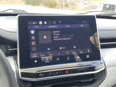 Used 2023 Jeep Compass Latitude image 22