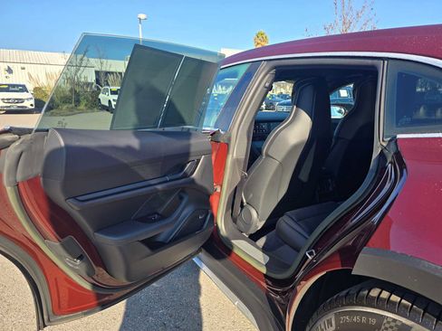 Used 2023 Porsche Taycan 4S w/ Technology Package image 17