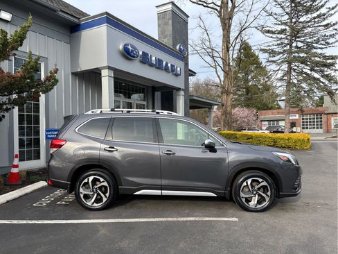 Used 2023 Subaru Forester Touring image 2