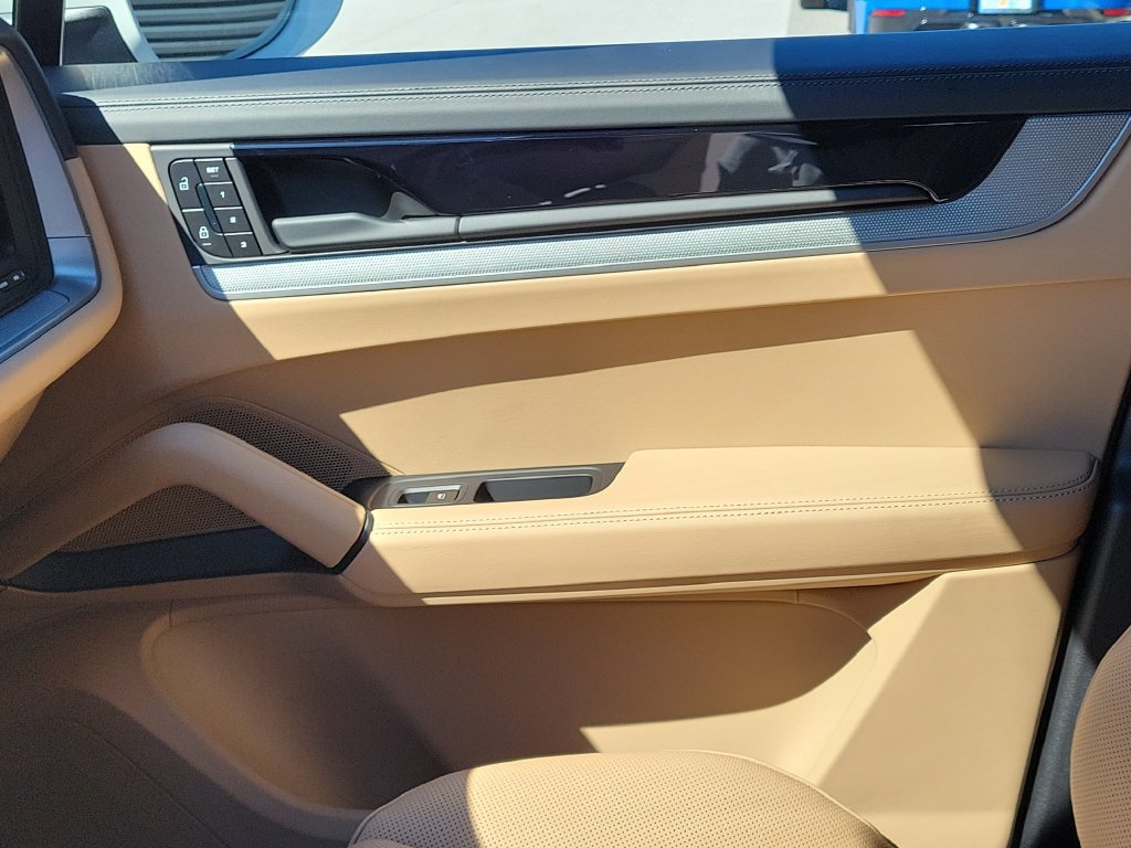 Certified 2026 Porsche Cayenne Coupe AWD/4WD image 23
