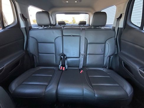 Used 2023 GMC Acadia SLT image 13