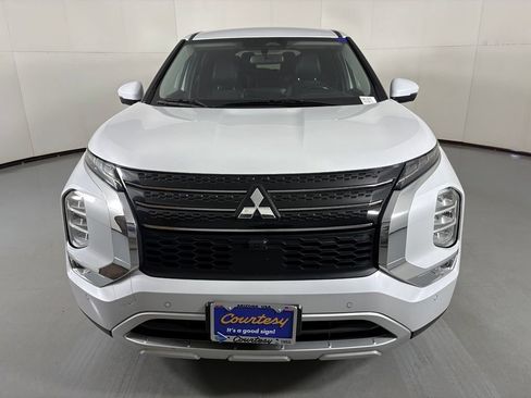 Used 2024 Mitsubishi Outlander SE FWD image 3