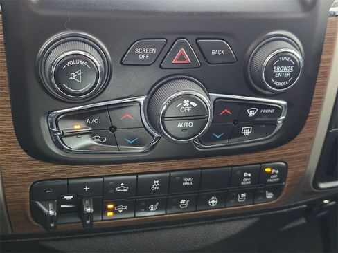 Used 2014 RAM 1500 Laramie image 33