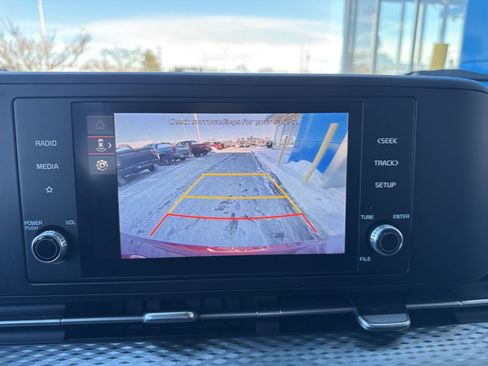 Used 2023 Kia Carnival LX image 25