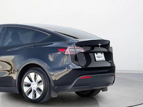 Used 2023 Tesla Model Y Long Range AWD/4WD image 6