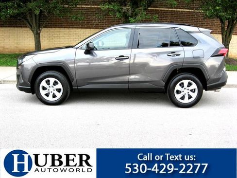 Used 2019 Toyota RAV4 LE image 3
