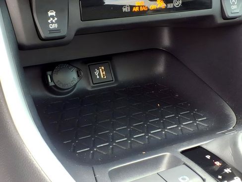 Certified 2025 Toyota RAV4 XLE w/ Convenience Package FWD image 22
