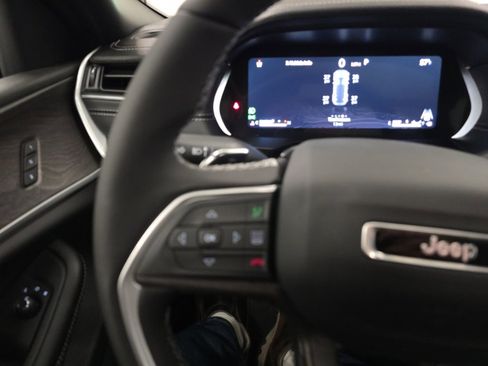 New 2025 Jeep Grand Cherokee Limited image 14