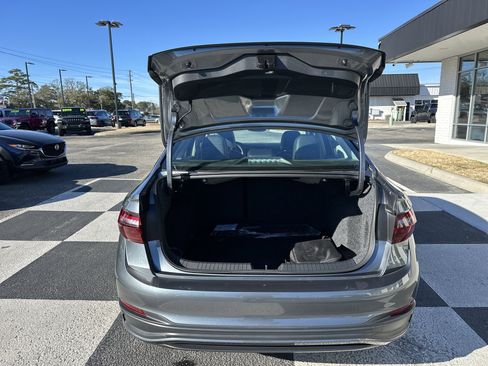 Used 2023 Volkswagen Jetta SE image 5