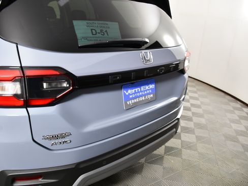 Certified 2025 Honda Pilot Touring image 15