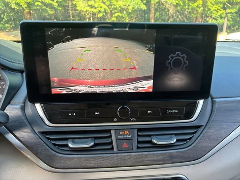 Certified 2024 Nissan Altima 2.5 SV w/ SV Premium Package AWD/4WD image 19
