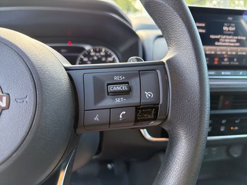 Used 2024 Nissan Rogue S FWD image 19