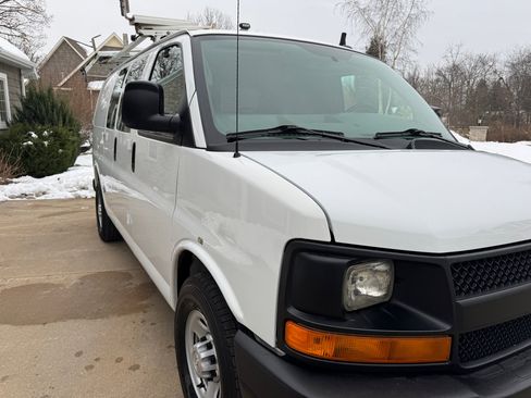 Used 2015 Chevrolet Express 2500 image 37