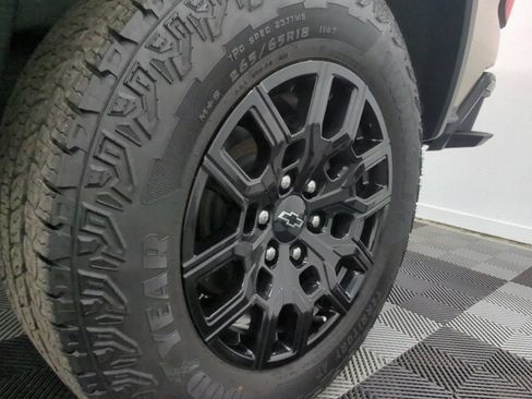 Used 2023 Chevrolet Colorado Trail Boss w/ Technology Package AWD/4WD image 31