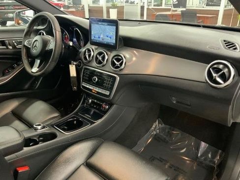 Used 2018 Mercedes-Benz GLA 250 4MATIC w/ Premium Package image 9