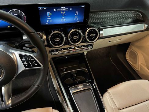 Certified 2025 Mercedes-Benz GLB 250 4MATIC image 31