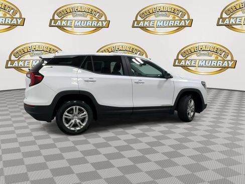 Used 2024 GMC Terrain SLE AWD/4WD image 3