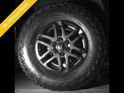 Used 2025 Toyota Tacoma TRD Sport w/ TRD Sport Upgrade Package AWD/4WD image 9