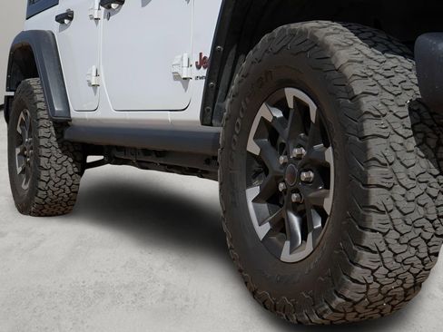 Used 2025 Jeep Wrangler Unlimited Rubicon image 9