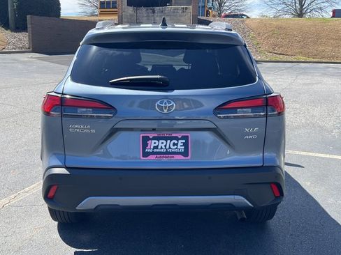 Used 2025 Toyota Corolla Cross XLE image 6