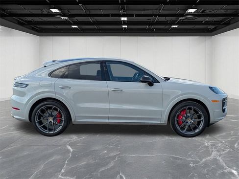 Used 2024 Porsche Cayenne S image 10