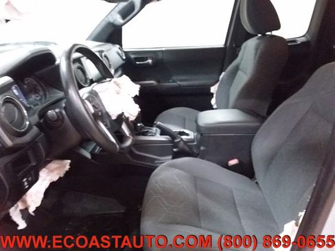 Used 2018 Toyota Tacoma TRD Off-Road image 10