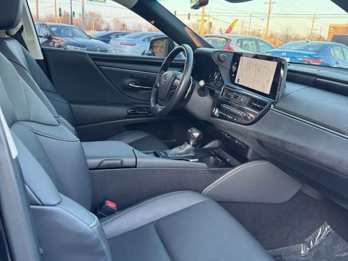 Used 2024 Lexus ES 300h F Sport image 16
