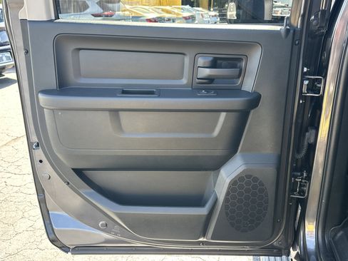 Used 2017 RAM 1500 Express RWD image 22