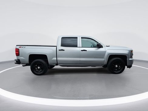 Used 2018 Chevrolet Silverado 1500 LT w/ All Star Edition image 2
