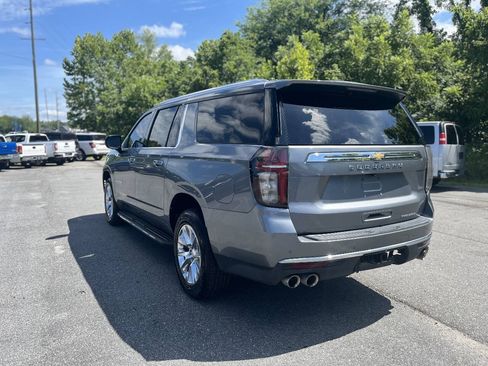 Used 2022 Chevrolet Suburban Premier AWD/4WD image 7