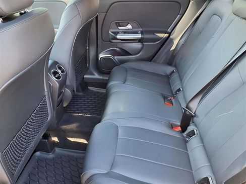 Used 2025 Mercedes-Benz GLA 250 image 9