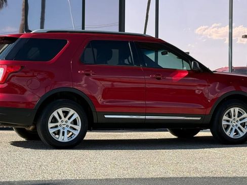 Used 2018 Ford Explorer XLT AWD/4WD image 13