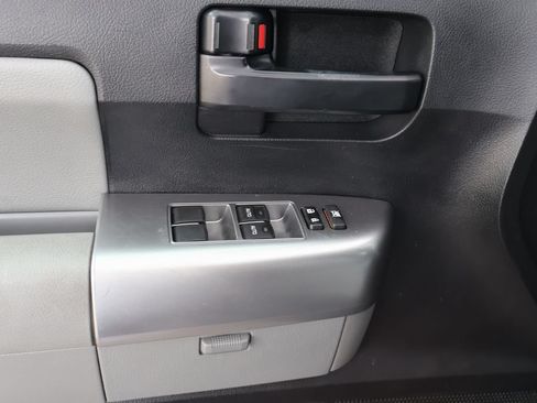 Used 2019 Toyota Sequoia SR5 AWD/4WD image 20