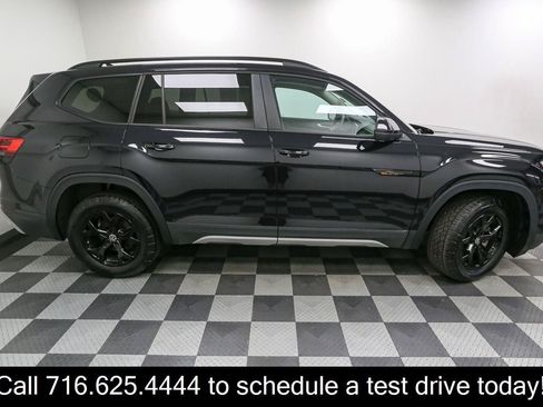Certified 2025 Volkswagen Atlas Peak Edition SE AWD/4WD image 9