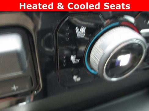 Used 2024 Chevrolet Silverado 2500 LTZ w/ LTZ Convenience Package image 18