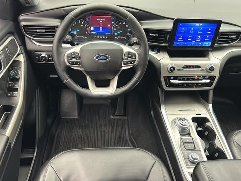 Used 2021 Ford Explorer XLT w/ Equipment Group 202A AWD/4WD image 9
