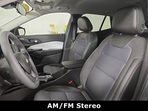 Certified 2025 Chevrolet Trax LT FWD image 11